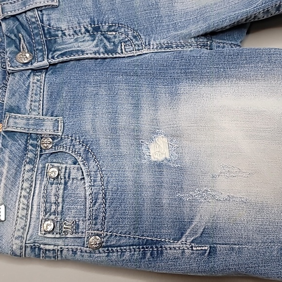 Miss Me mid jean shorts size 28 equivalent to a size 6 - Picture 7 of 10